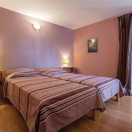 Appartamento Two-bedroom In Brnobici
