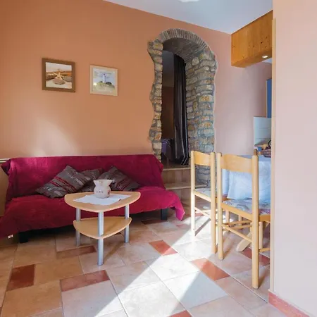 Appartamento Two-bedroom In Brnobici