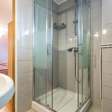 Two-bedroom In Brnobici Appartamento *
